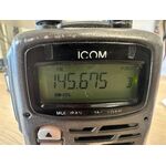 ICOM IC E 90 TRIBANDA PORTATILE 50 /144/430 MHZ E RX 0-999 MHZ OTTIMO