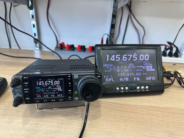ICOM IC 7000 QUADRIBANDA ALL MODE OTTIMO CON IMBALLO E MONITOR ESTERNO