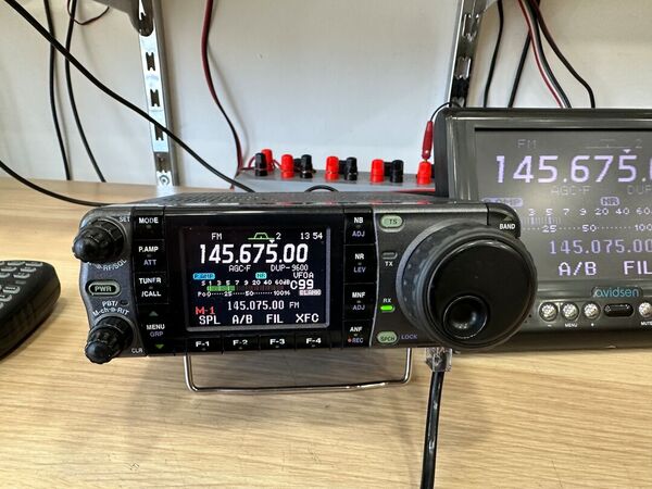 ICOM IC 7000 QUADRIBANDA ALL MODE OTTIMO CON IMBALLO E MONITOR ESTERNO