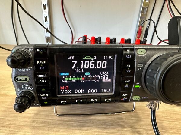 ICOM IC 7000 QUADRIBANDA ALL MODE OTTIMO CON IMBALLO E MONITOR ESTERNO