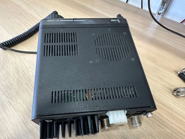 ICOM IC 7000 QUADRIBANDA ALL MODE OTTIMO CON IMBALLO E MONITOR ESTERNO