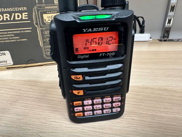 YAESU FT 70 DR/DE BIBANDA PORTATILE OTTIMO IMBALLO E GARANZIA