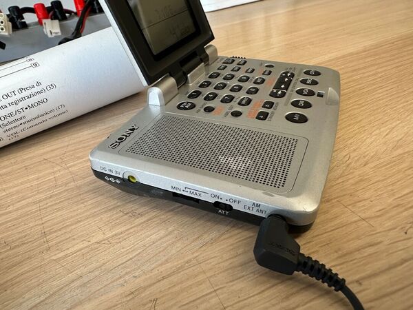 SONY ICF SW07 RICEVITORE SCANNER HF AM FM SSB , MW, LW OTTIMO E RARO CON ANTENNA SONY AN-LP2