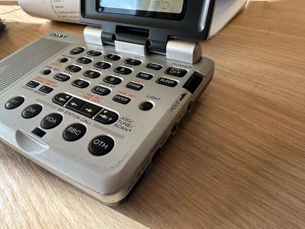 SONY ICF SW07 RICEVITORE SCANNER HF AM FM SSB , MW, LW OTTIMO E RARO CON ANTENNA SONY AN-LP2
