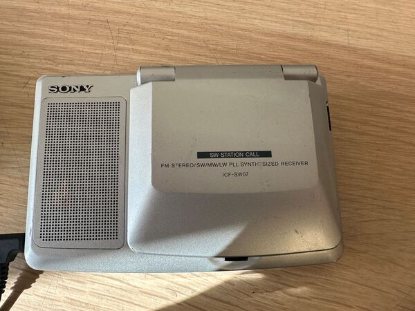 SONY ICF SW07 RICEVITORE SCANNER HF AM FM SSB , MW, LW OTTIMO E RARO CON ANTENNA SONY AN-LP2