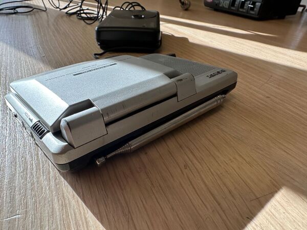SONY ICF SW07 RICEVITORE SCANNER HF AM FM SSB , MW, LW OTTIMO E RARO CON ANTENNA SONY AN-LP2