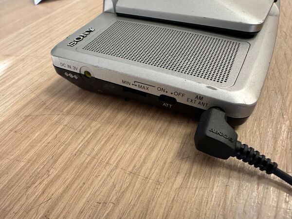SONY ICF SW07 RICEVITORE SCANNER HF AM FM SSB , MW, LW OTTIMO E RARO CON ANTENNA SONY AN-LP2
