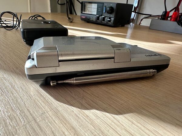 SONY ICF SW07 RICEVITORE SCANNER HF AM FM SSB , MW, LW OTTIMO E RARO CON ANTENNA SONY AN-LP2