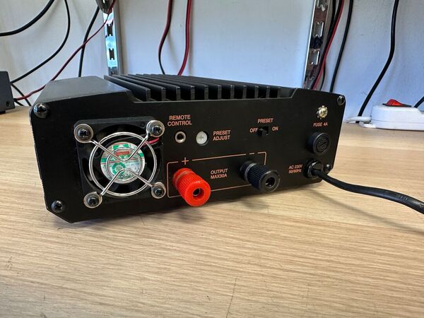 ALINCO DM-330MVE ALIMENTATORE SWITCHING 30 AMPERE OTTIMO