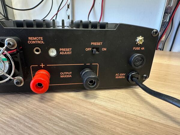 ALINCO DM-330MVE ALIMENTATORE SWITCHING 30 AMPERE OTTIMO