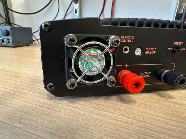 ALINCO DM-330MVE ALIMENTATORE SWITCHING 30 AMPERE OTTIMO