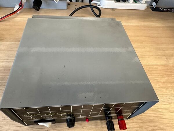 KERT 10 A ALIMENTATORE STABILIZZATO 10 AMPERE OTTIMO