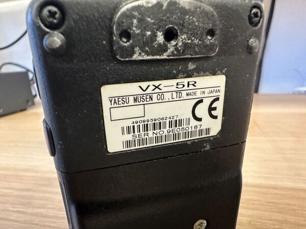 YAESU VX 5 TRIBANDA 144 430 50 MHZ PORTATILE OTTIMO BATTERIA NUOVA