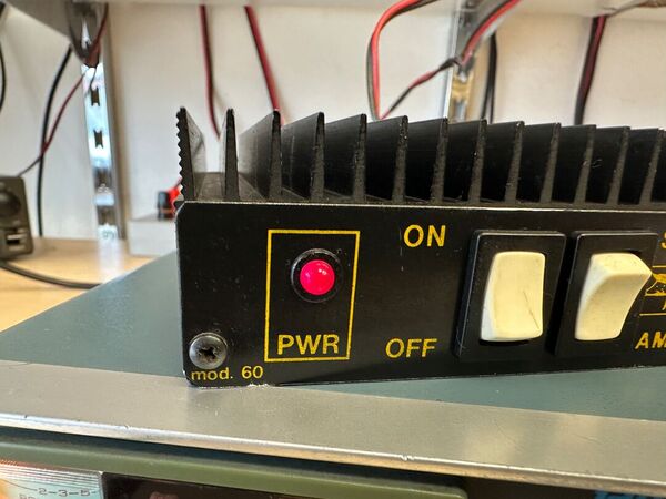 FALKOS MOD 60 LINEARE CB 25-30 MHZ 25/35 WATT OTTIMO