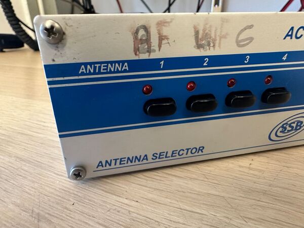 SSB ELECTRONICS AC 2004 E AS 2004 COMMUTAZIONE  SU QUATTRO ANTENNE  SU TUTTE LE BANDE RADIOAMATORIALI DAGLI 80M  AI 70 CM