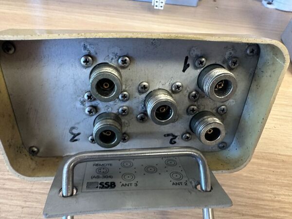 SSB ELECTRONICS AC 2004 E AS 2004 COMMUTAZIONE  SU QUATTRO ANTENNE  SU TUTTE LE BANDE RADIOAMATORIALI DAGLI 80M  AI 70 CM