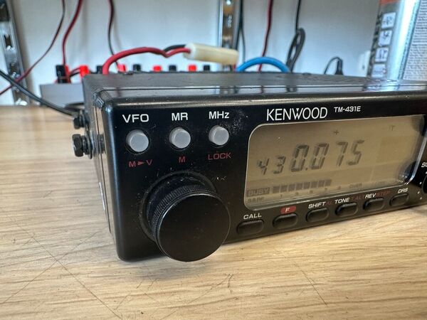 KENWOOD TM 431E UHF VEICOLARE OTTIMO CON SUBTONI E IMBALLO