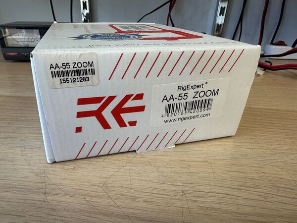 RIGEXPERT AA 55 ZOOM ANALIZZATORE DI ANTENNA DA 0 A 55 MHZ  A COLORI COME NUOVO  CON IMBALLO