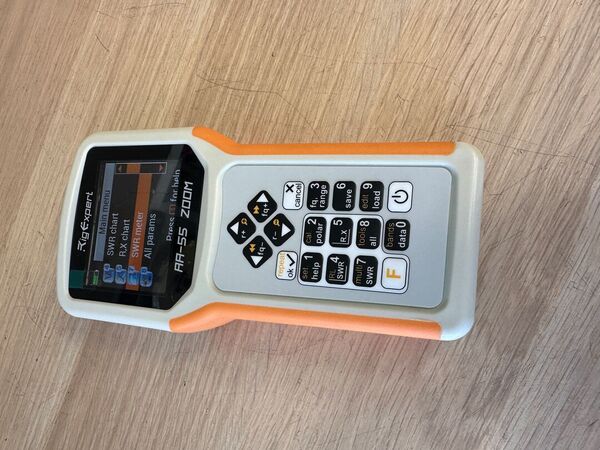 RIGEXPERT AA 55 ZOOM ANALIZZATORE DI ANTENNA DA 0 A 55 MHZ  A COLORI COME NUOVO  CON IMBALLO