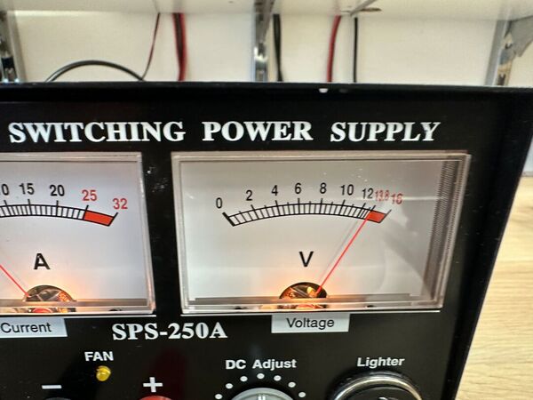 NISSEI SPS 250 A ALIMENTATORE SWITCHING 25 AMPERE CON STRUMENTOI V/A OTTIMO