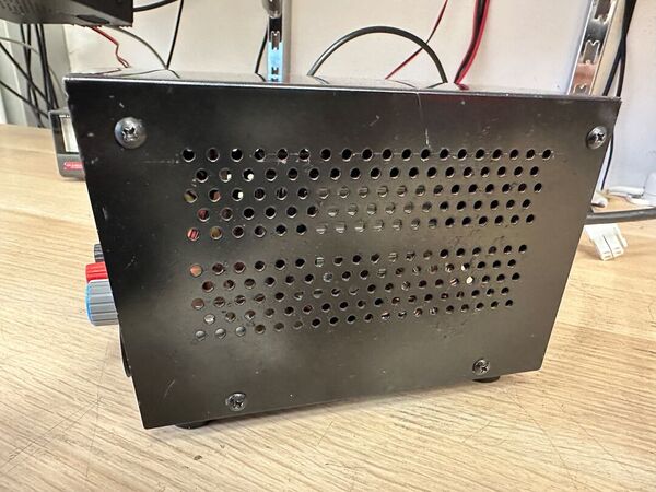 NISSEI SPS 250 A ALIMENTATORE SWITCHING 25 AMPERE CON STRUMENTOI V/A OTTIMO