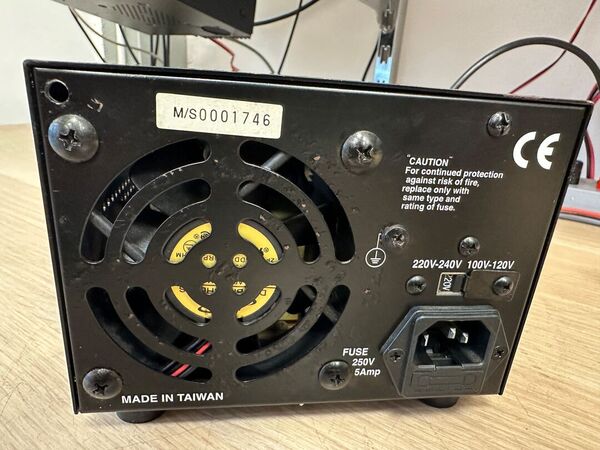 NISSEI SPS 250 A ALIMENTATORE SWITCHING 25 AMPERE CON STRUMENTOI V/A OTTIMO