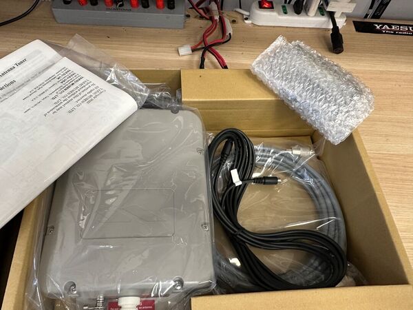 YAESU FC 40 ACCORDATORE  PER LONG WIRE EWHIP ANTENNA UTILIZZABILE COM VARI APPARATI YAESU  NUOVO PRONTA CONSEGNA