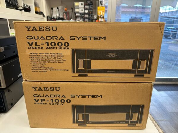 YAESU  QUADRA SYSTEM VL-1000 LINEARE STATO SOLIDO CON AT TUNER HF E 50 MHZ ULTIME SERIE COME NUOVO CON VP-1000 GARANZIA CSY AND SON CON IMBALLI