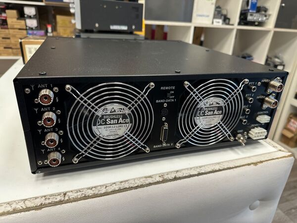 YAESU  QUADRA SYSTEM VL-1000 LINEARE STATO SOLIDO CON AT TUNER HF E 50 MHZ ULTIME SERIE COME NUOVO CON VP-1000 GARANZIA CSY AND SON CON IMBALLI