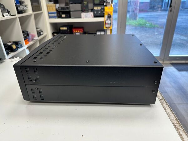 YAESU  QUADRA SYSTEM VL-1000 LINEARE STATO SOLIDO CON AT TUNER HF E 50 MHZ ULTIME SERIE COME NUOVO CON VP-1000 GARANZIA CSY AND SON CON IMBALLI