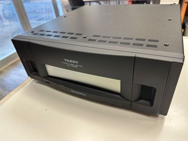 YAESU  QUADRA SYSTEM VL-1000 LINEARE STATO SOLIDO CON AT TUNER HF E 50 MHZ ULTIME SERIE COME NUOVO CON VP-1000 GARANZIA CSY AND SON CON IMBALLI