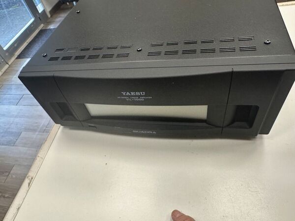 YAESU  QUADRA SYSTEM VL-1000 LINEARE STATO SOLIDO CON AT TUNER HF E 50 MHZ ULTIME SERIE COME NUOVO CON VP-1000 GARANZIA CSY AND SON CON IMBALLI