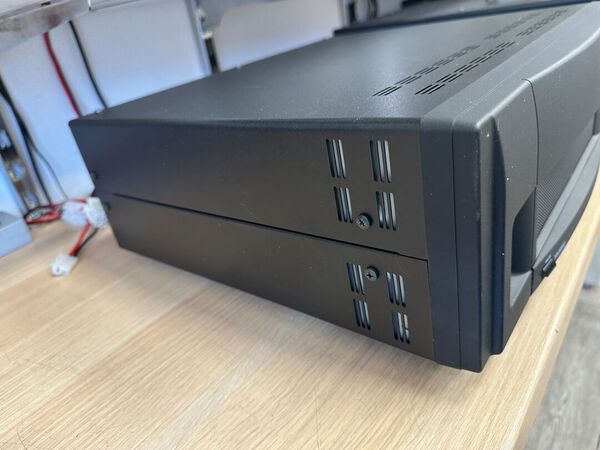 YAESU  QUADRA SYSTEM VL-1000 LINEARE STATO SOLIDO CON AT TUNER HF E 50 MHZ ULTIME SERIE COME NUOVO CON VP-1000 GARANZIA CSY AND SON CON IMBALLI