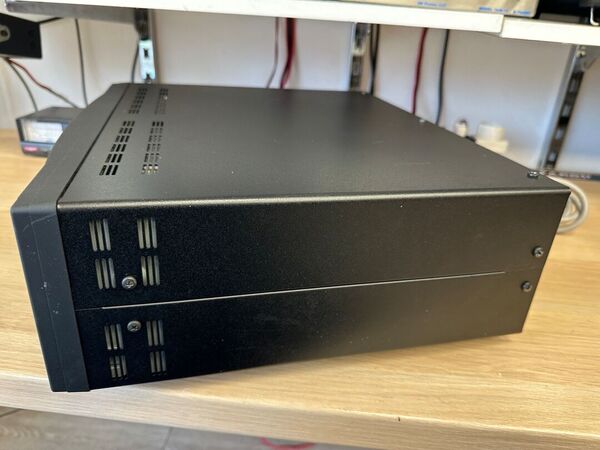 YAESU  QUADRA SYSTEM VL-1000 LINEARE STATO SOLIDO CON AT TUNER HF E 50 MHZ ULTIME SERIE COME NUOVO CON VP-1000 GARANZIA CSY AND SON CON IMBALLI