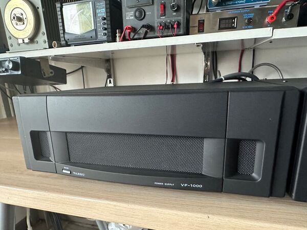 YAESU  QUADRA SYSTEM VL-1000 LINEARE STATO SOLIDO CON AT TUNER HF E 50 MHZ ULTIME SERIE COME NUOVO CON VP-1000 GARANZIA CSY AND SON CON IMBALLI