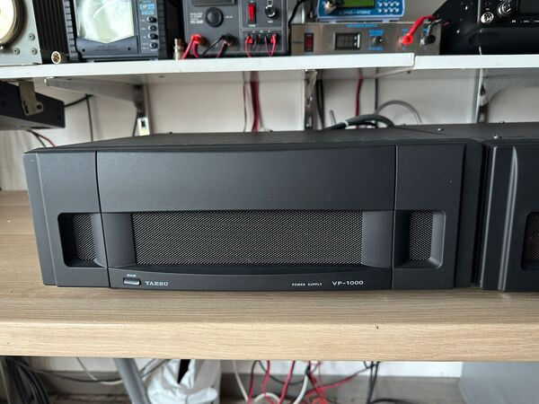 YAESU  QUADRA SYSTEM VL-1000 LINEARE STATO SOLIDO CON AT TUNER HF E 50 MHZ ULTIME SERIE COME NUOVO CON VP-1000 GARANZIA CSY AND SON CON IMBALLI