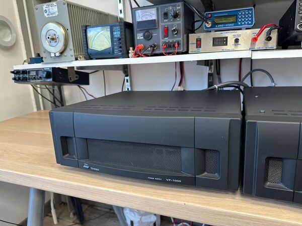 YAESU  QUADRA SYSTEM VL-1000 LINEARE STATO SOLIDO CON AT TUNER HF E 50 MHZ ULTIME SERIE COME NUOVO CON VP-1000 GARANZIA CSY AND SON CON IMBALLI