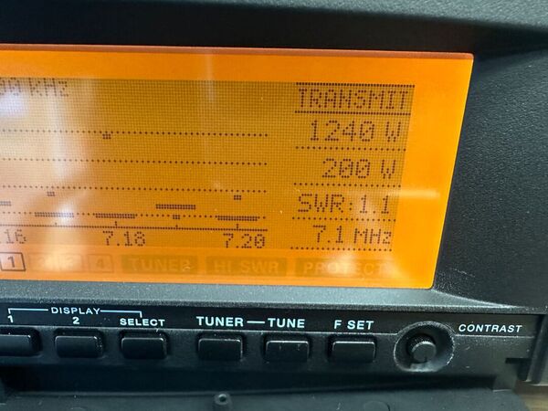 YAESU  QUADRA SYSTEM VL-1000 LINEARE STATO SOLIDO CON AT TUNER HF E 50 MHZ ULTIME SERIE COME NUOVO CON VP-1000 GARANZIA CSY AND SON CON IMBALLI