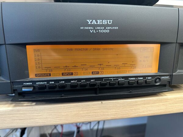 YAESU  QUADRA SYSTEM VL-1000 LINEARE STATO SOLIDO CON AT TUNER HF E 50 MHZ ULTIME SERIE COME NUOVO CON VP-1000 GARANZIA CSY AND SON CON IMBALLI