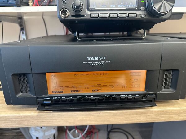 YAESU  QUADRA SYSTEM VL-1000 LINEARE STATO SOLIDO CON AT TUNER HF E 50 MHZ ULTIME SERIE COME NUOVO CON VP-1000 GARANZIA CSY AND SON CON IMBALLI