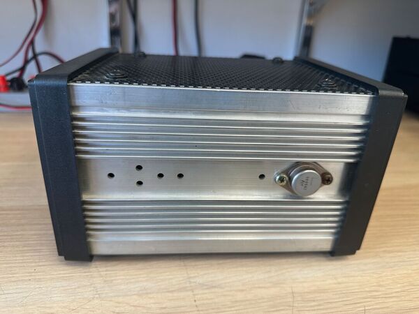 ES ROLAND ALIMENTATORE STABILIZZATO 12,5V E 13,8V 12 AMPERE OTTIMO