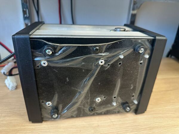 ES ROLAND ALIMENTATORE STABILIZZATO 12,5V E 13,8V 12 AMPERE OTTIMO