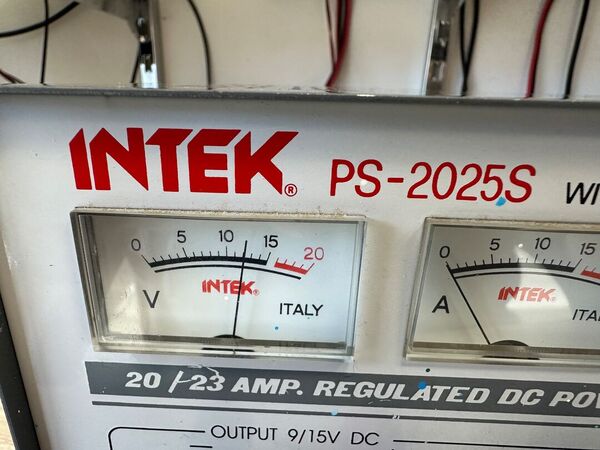 INTEK PS 2025S ALIMENTATORE LINEARE 23 AMPERE PEP CON STRUMENTI V/A OTTIMO