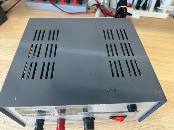 INTEK PS 2025S ALIMENTATORE LINEARE 23 AMPERE PEP CON STRUMENTI V/A OTTIMO