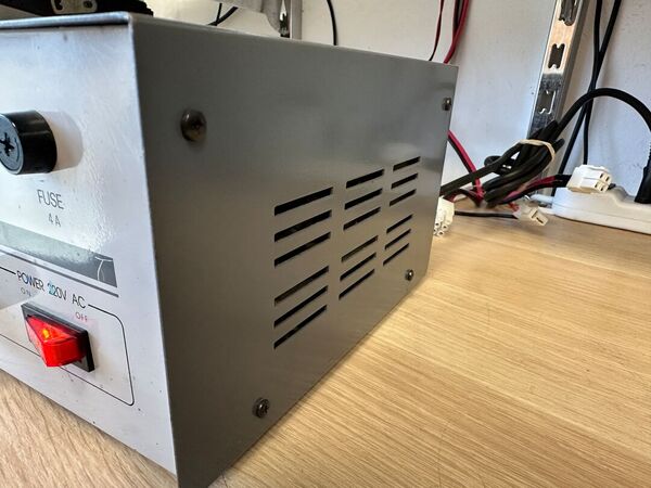 INTEK PS 2025S ALIMENTATORE LINEARE 23 AMPERE PEP CON STRUMENTI V/A OTTIMO