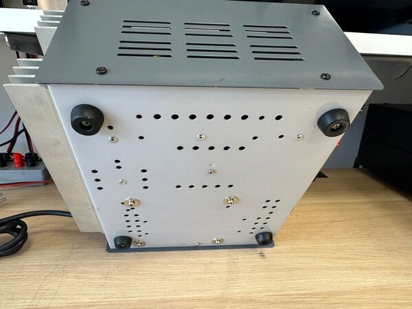 INTEK PS 2025S ALIMENTATORE LINEARE 23 AMPERE PEP CON STRUMENTI V/A OTTIMO