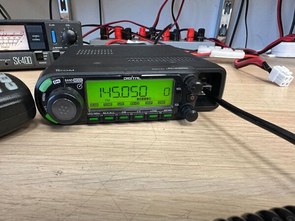 ICOM ID E 880 BIBANDA VEICOLARE ANALOGICO DIGITALE D STAR OTTIMO CON IMBALLO