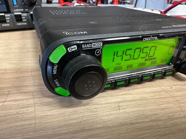 ICOM ID E 880 BIBANDA VEICOLARE ANALOGICO DIGITALE D STAR OTTIMO CON IMBALLO