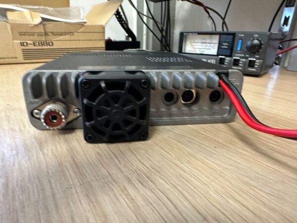 ICOM ID E 880 BIBANDA VEICOLARE ANALOGICO DIGITALE D STAR OTTIMO CON IMBALLO