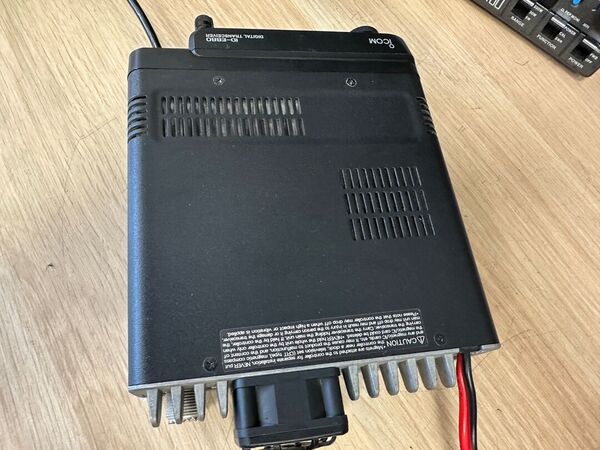 ICOM ID E 880 BIBANDA VEICOLARE ANALOGICO DIGITALE D STAR OTTIMO CON IMBALLO